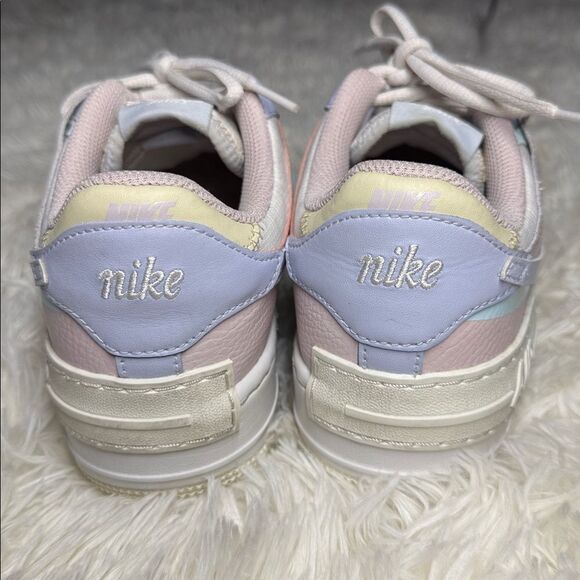 Nike Cream and White Sneakers - Picture 4 of 7